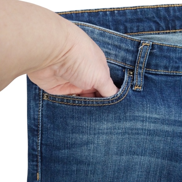 GAP‎ Women's Frayed Hem Crop Kick Jeans Size 8/29 - Picture 6 of 12